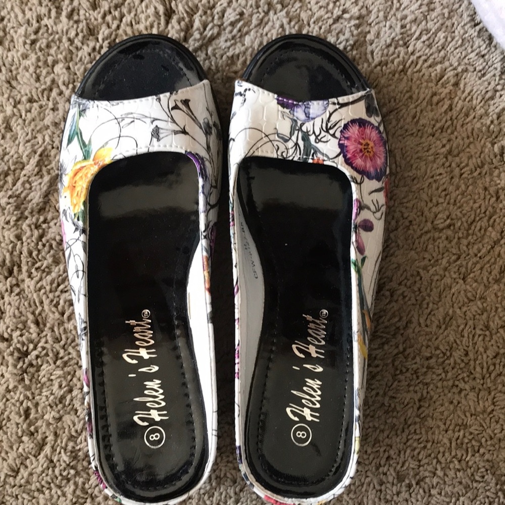 Cute women’s clog type shoe flowery